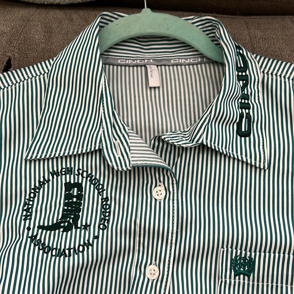 Cinch button down! - Picture 2 of 3